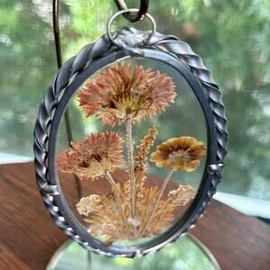Vintage Lasting Impressions Pressed Flower Oval Glass Suncatcher – 6” x 3.5”